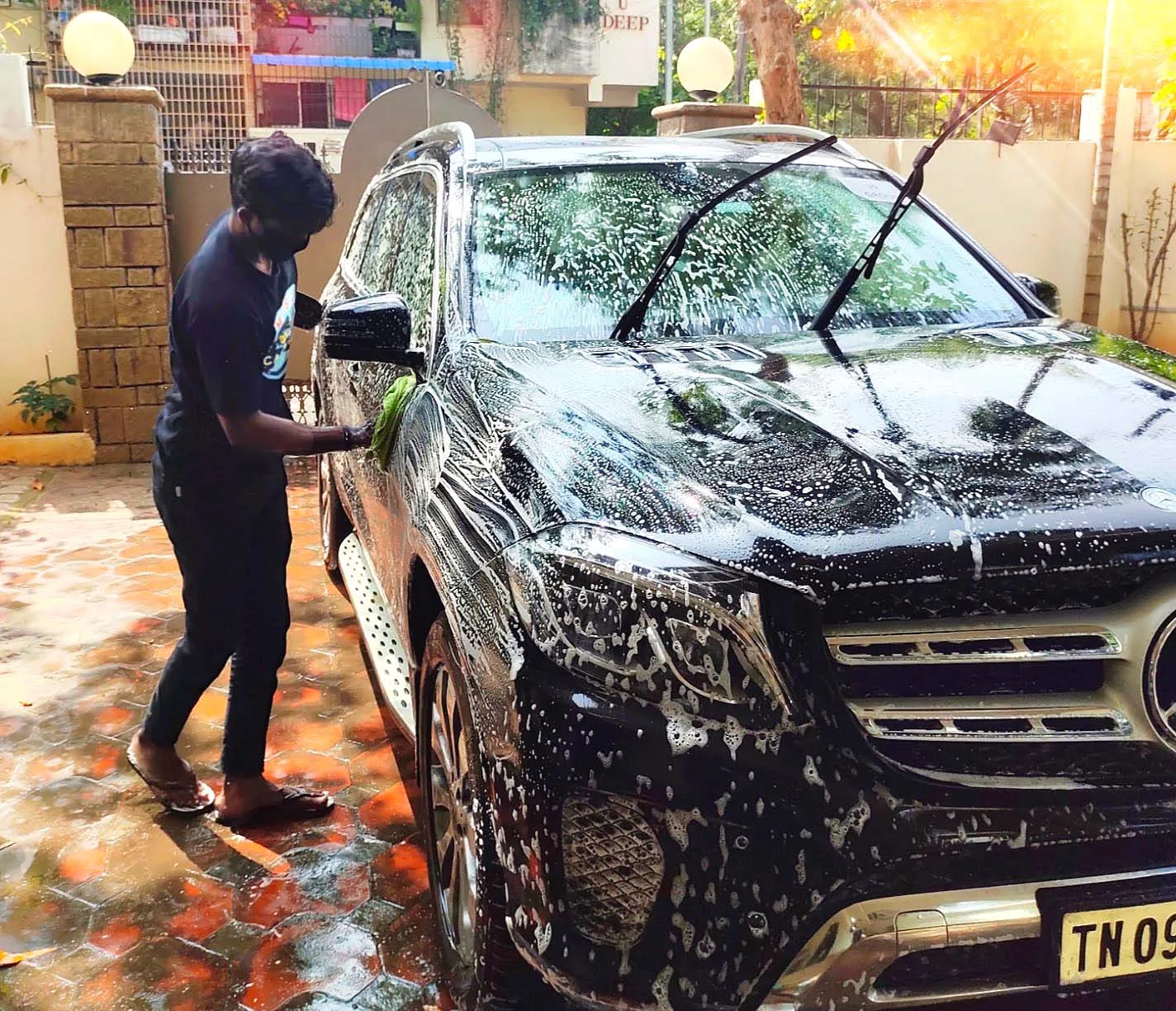 Premium Doorstep Car Wash Services in Chennai | Mobile Car Spa 1 Car Detailing