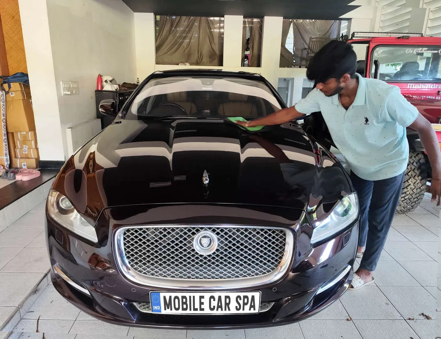 Mobile Showroom Finish